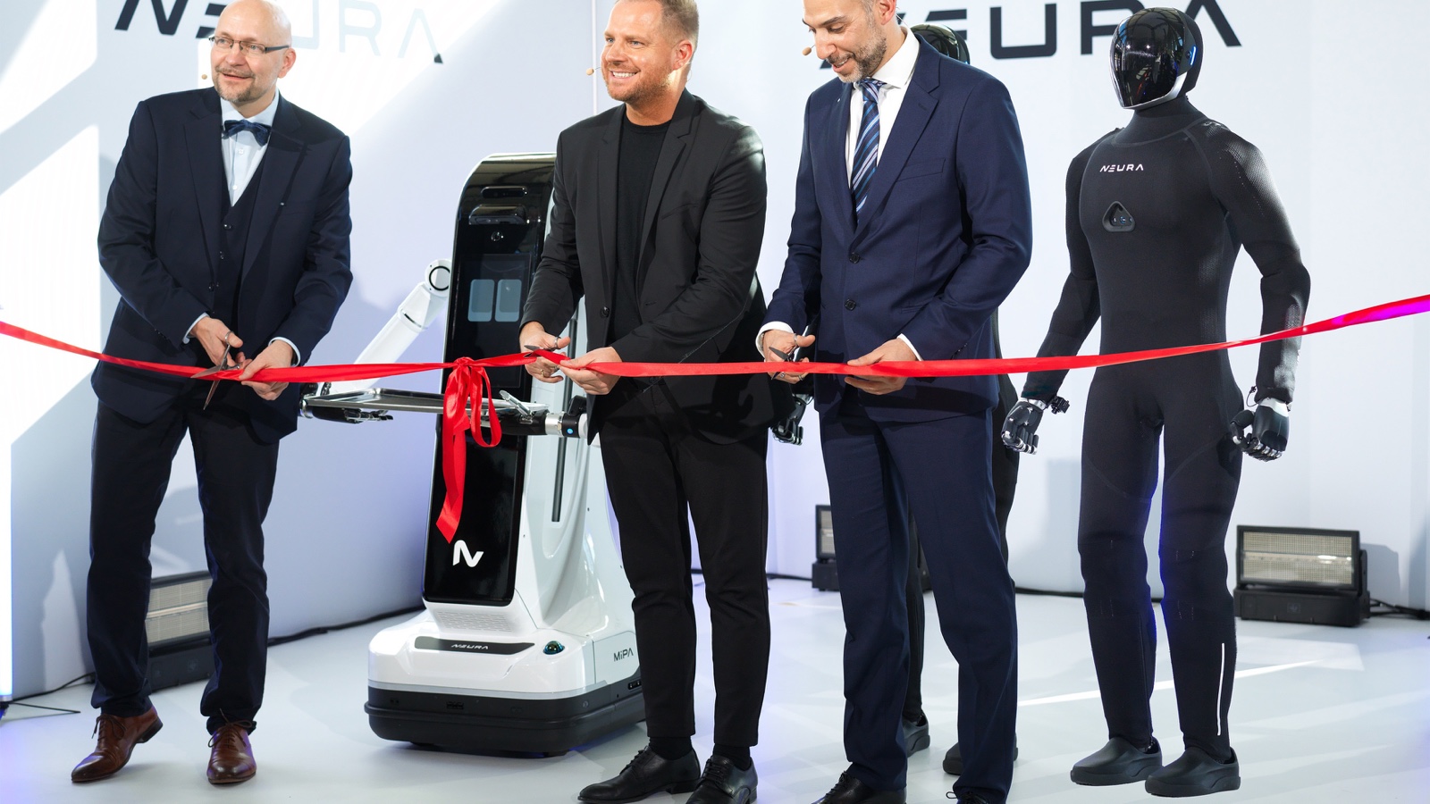Humanoïde 4NE1 Gen 4 de NEURA Robotics présenté au TUM RoboGym de Munich