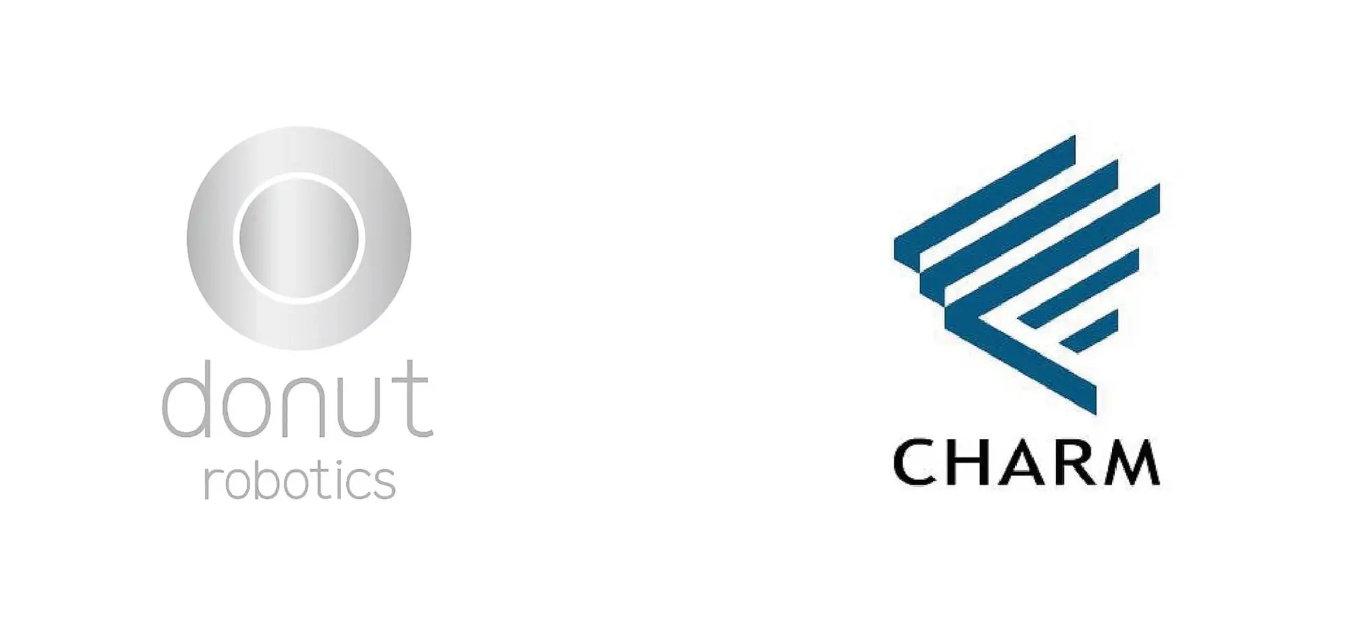 L’humanoïde Cinnamon de Donut Robotics présenté aux côtés de représentants de Charm Care