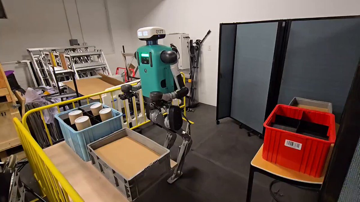 Robot humanoïde Digit manipulant un objet pendant une démonstration à IROS 2026
