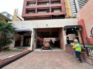 Honolulu déploie un robot de démolition pour préparer des logements abordables