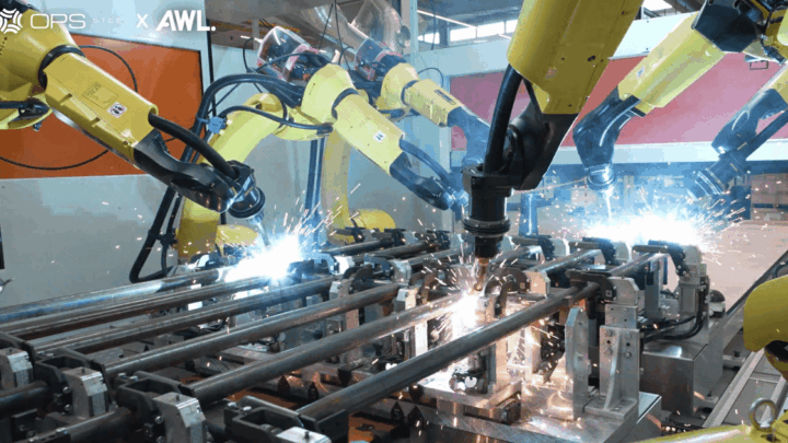 Cellule de soudage robotisée FANUC utilisée pour fabriquer des portails agricoles chez OPS Steel