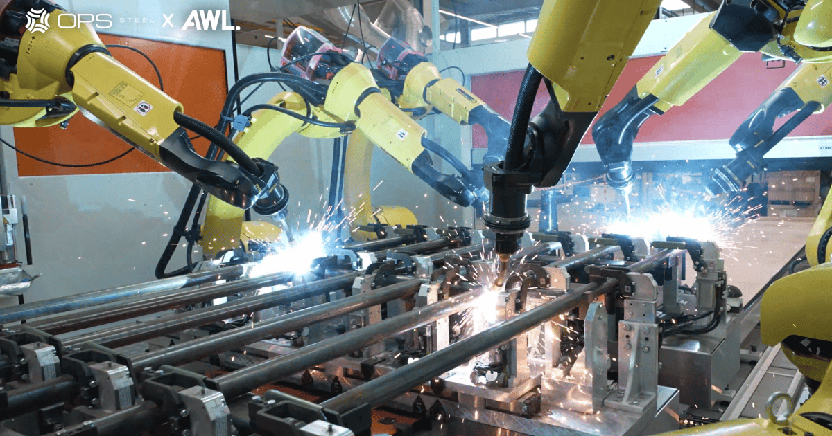 Cellule de soudage robotisée FANUC utilisée pour fabriquer des portails agricoles chez OPS Steel