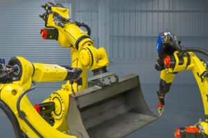 FANUC dévoile le P-55, un robot de peinture capable de suivre les pièces en mouvement
