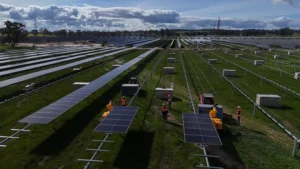 L’Australie finance deux usines de robots pour construire des fermes solaires