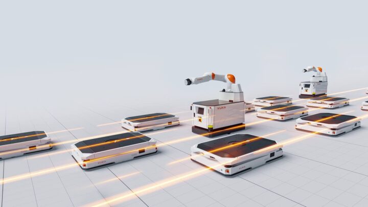 Robots mobiles autonomes KUKA circulant dans un environnement logistique