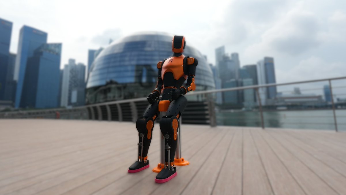 Le robot humanoïde Asimov 1 debout dans un atelier